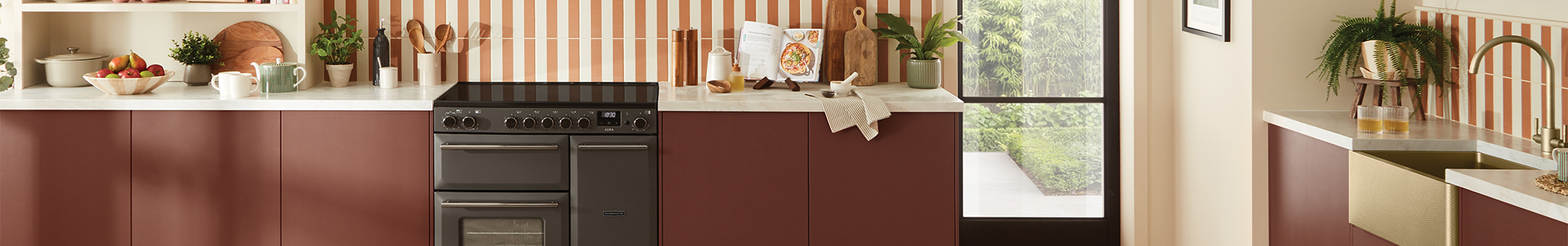 Rangemaster Aura in beautiful Plum kitchen 