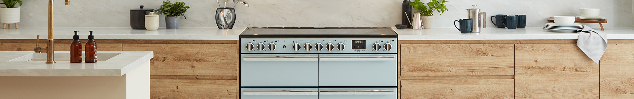 Rangemaster Professional Deluxe in wood-style kitchen 