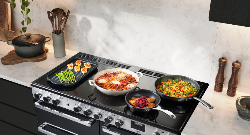 Edge deluxe 110 induction in Black glass with Chrome trim