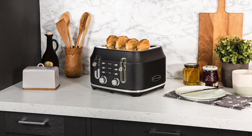 black 4 slice toaster